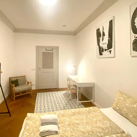 Zimmer In Der Maxvorstadt Mit Gemeinschaftsbad Homestay Munich