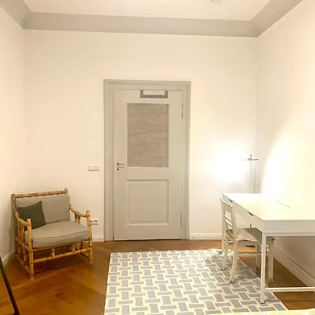 Zimmer In Der Maxvorstadt Mit Gemeinschaftsbad