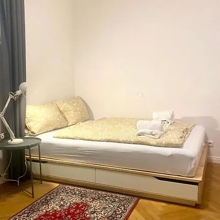 In Der Maxvorstadt Mit Gemeinschaftsbad Accommodatie bij particulieren *