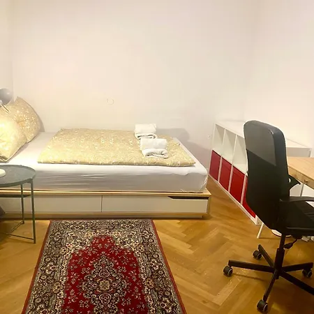 In Der Maxvorstadt Mit Gemeinschaftsbad Pansiyon *